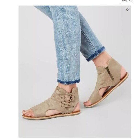 Billabong Shoes - Billa Bong womens shoes Faux Suede Sandal 9.5